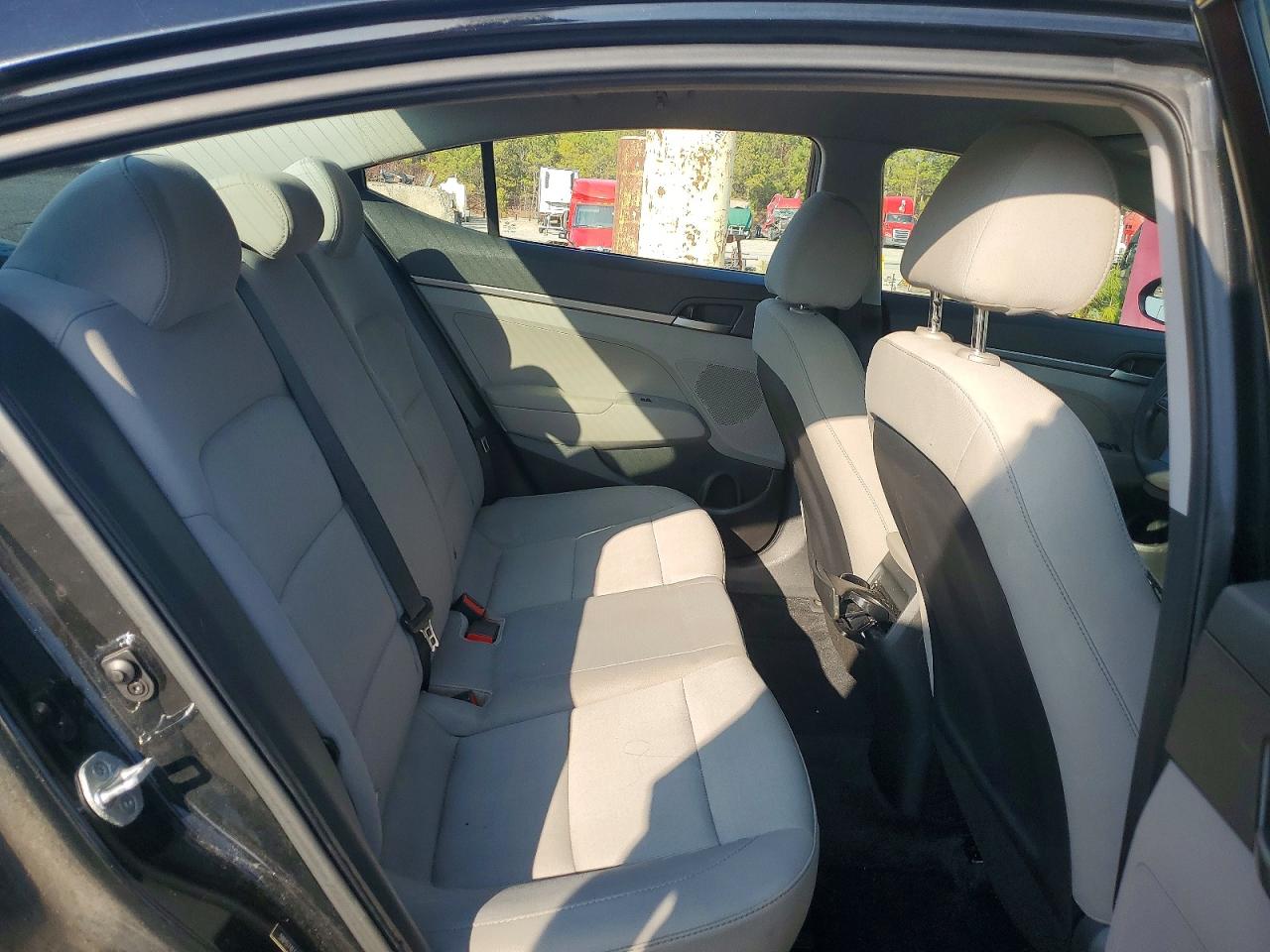 2017 HYUNDAI ELANTRA SE photo 28