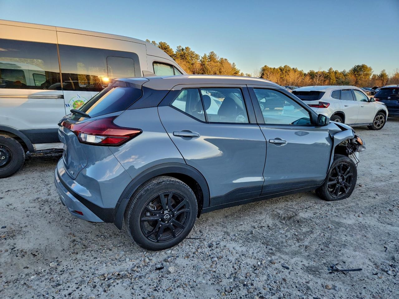 2022 NISSAN KICKS SV photo 5