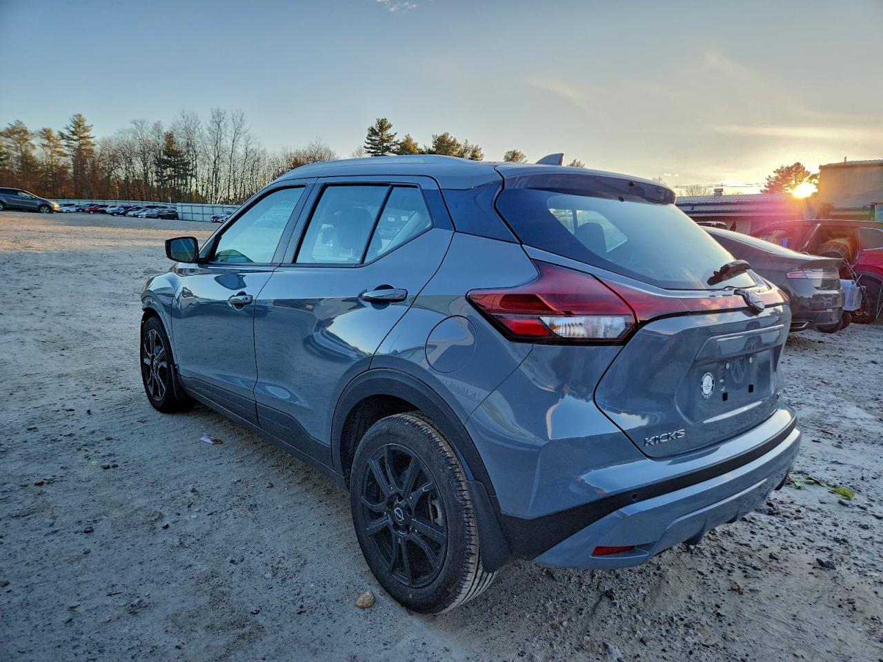 2022 NISSAN KICKS SV photo 3