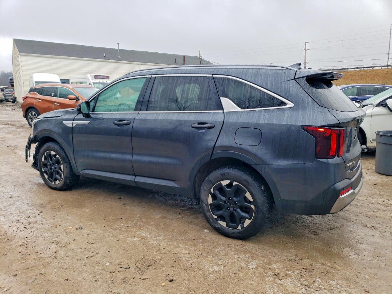 2024 KIA SORENTO S photo 3