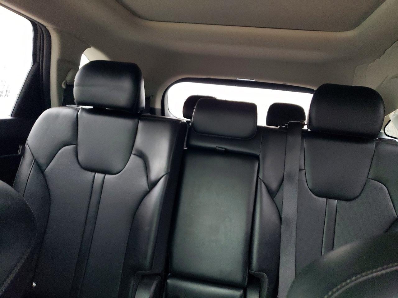 2024 KIA SORENTO S photo 19