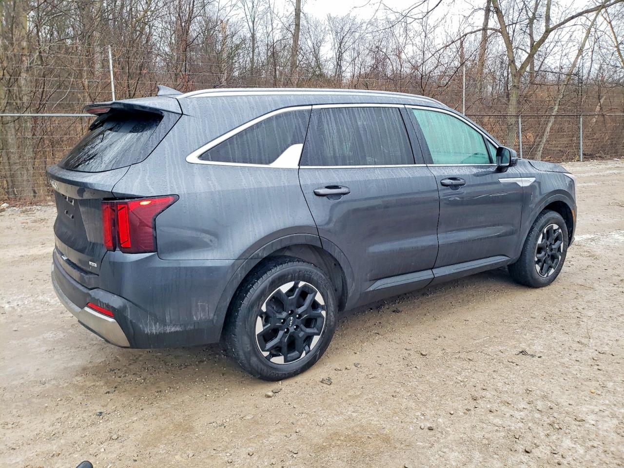 2024 KIA SORENTO S photo 5