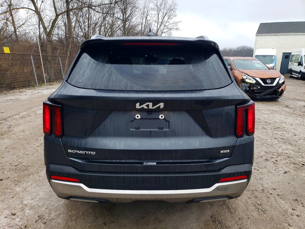 2024 KIA SORENTO S photo 11