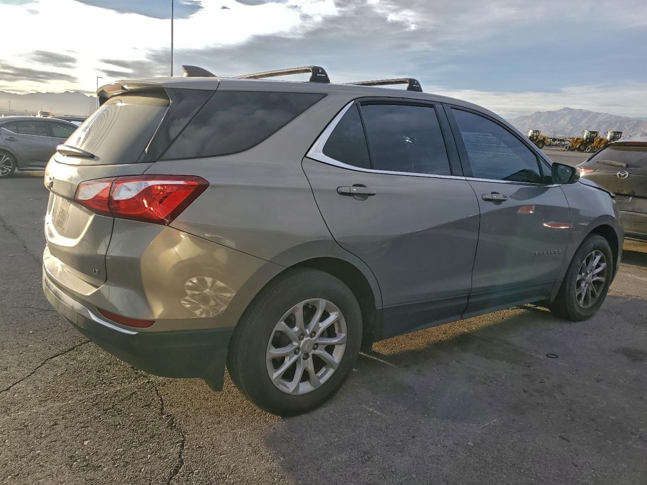 2018 CHEVROLET EQUINOX LT photo 3