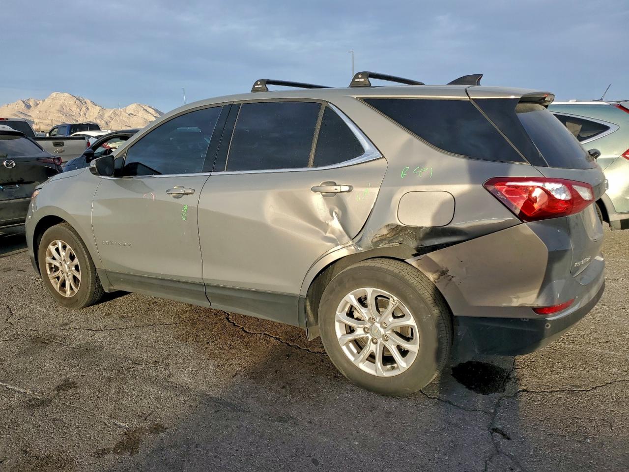 2018 CHEVROLET EQUINOX LT photo 2