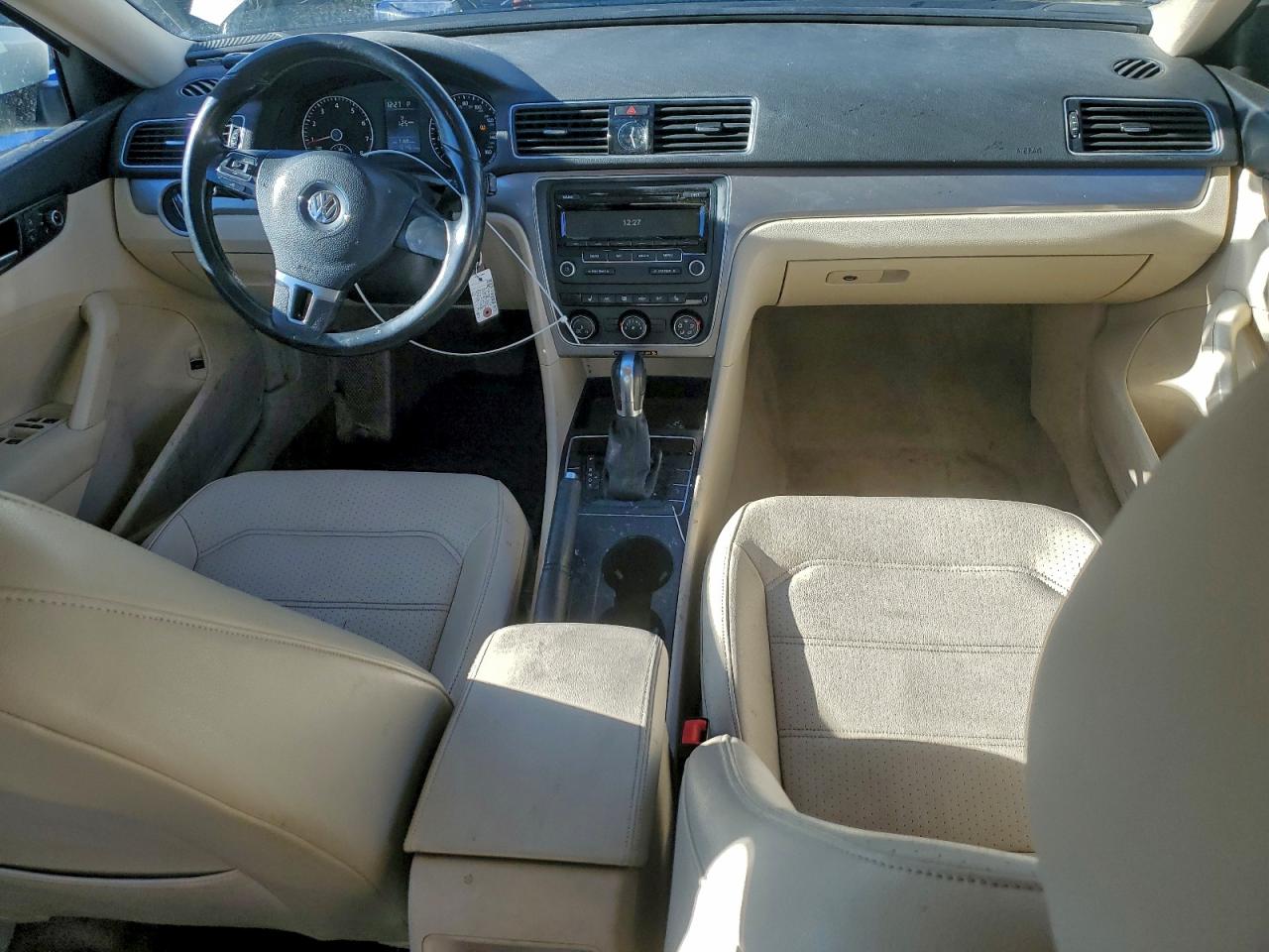2014 VOLKSWAGEN PASSAT S photo 8