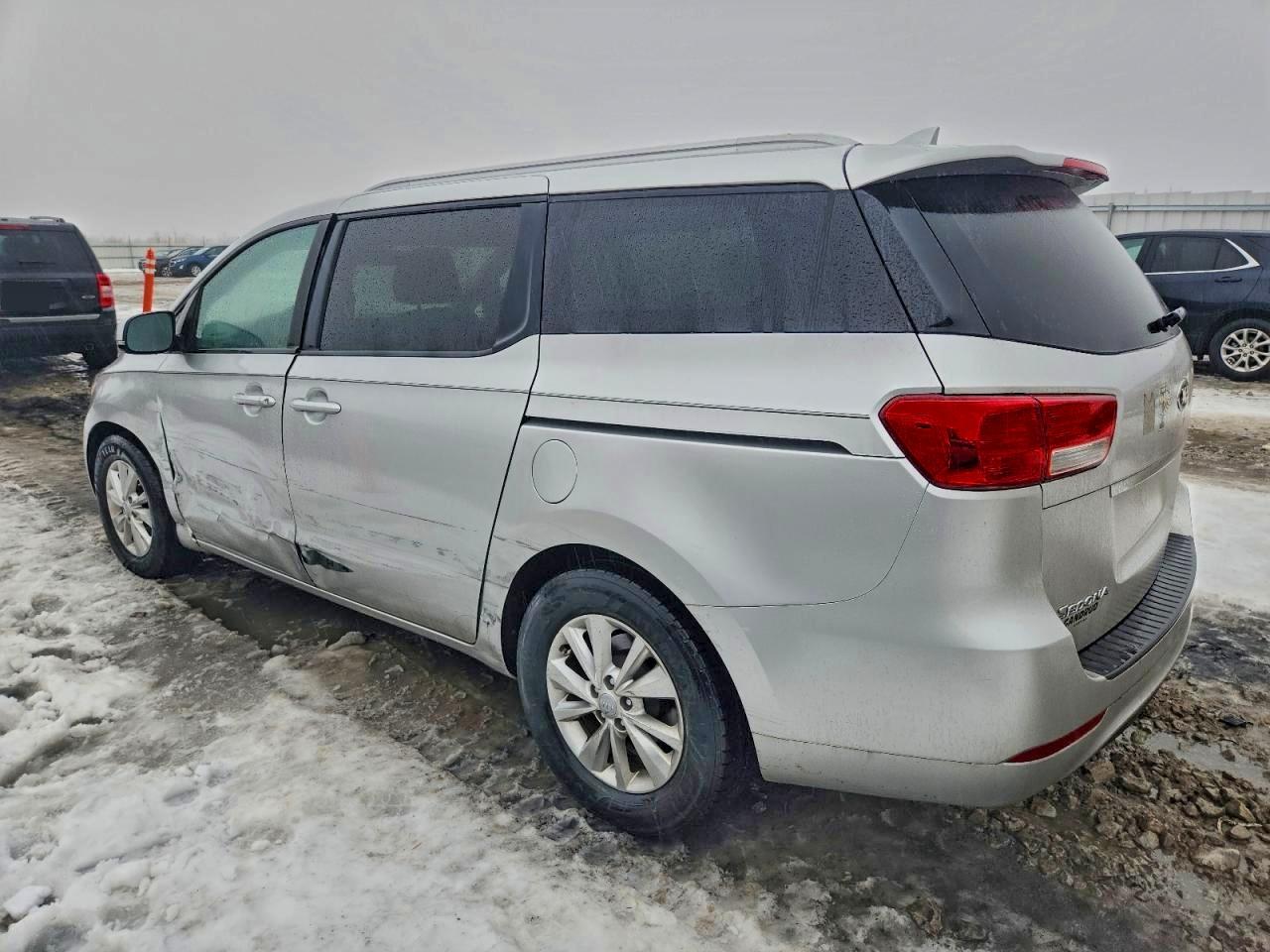 2016 KIA SEDONA LX photo 2