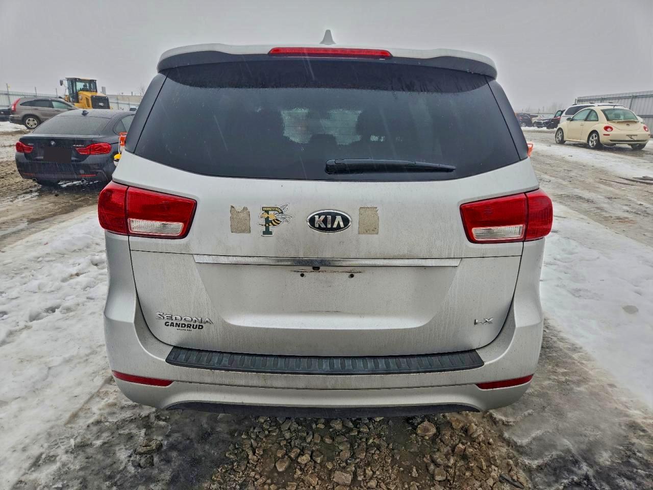 2016 KIA SEDONA LX photo 6