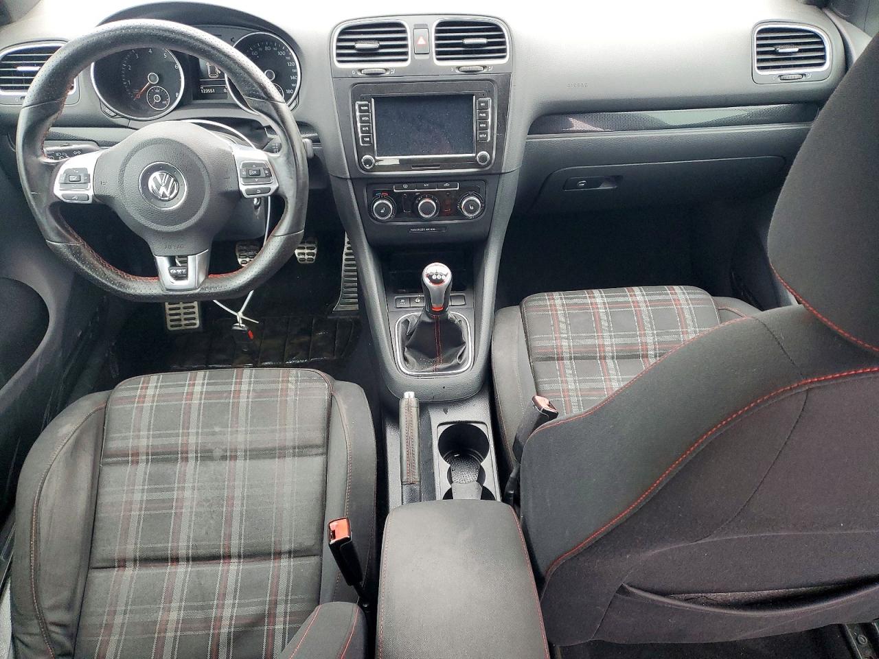 2013 VOLKSWAGEN GTI photo 8