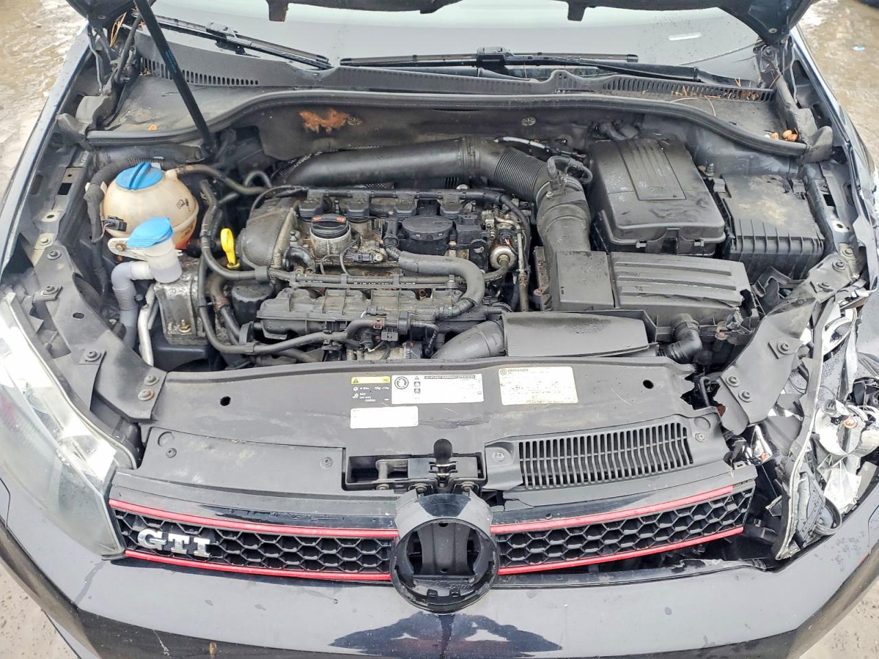 2013 VOLKSWAGEN GTI photo 11