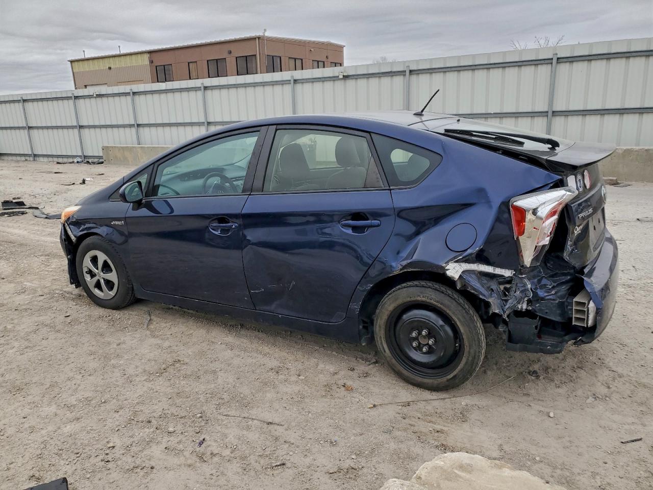 2014 TOYOTA PRIUS photo 2