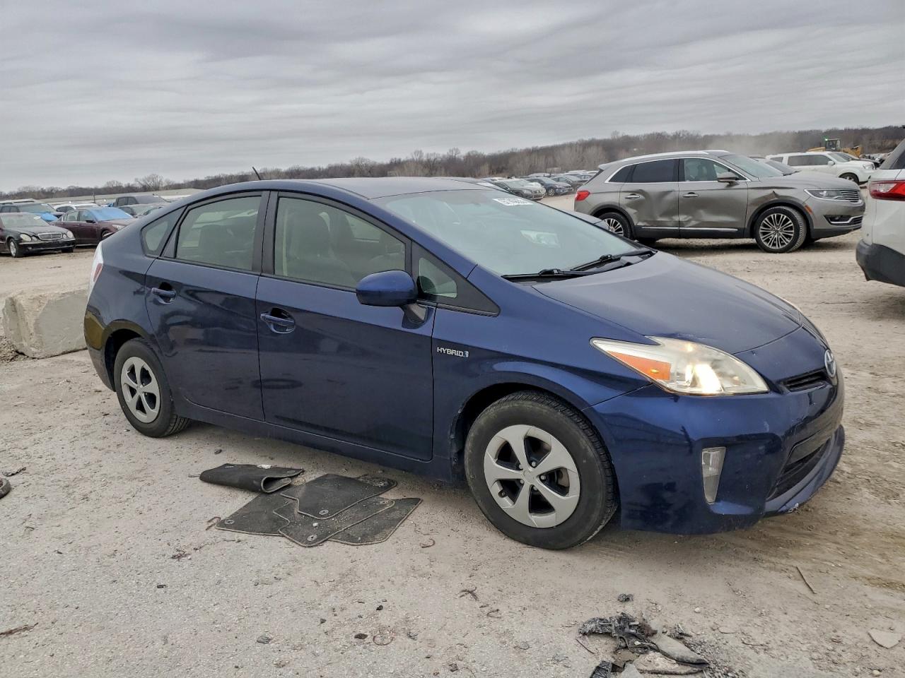 2014 TOYOTA PRIUS photo 4