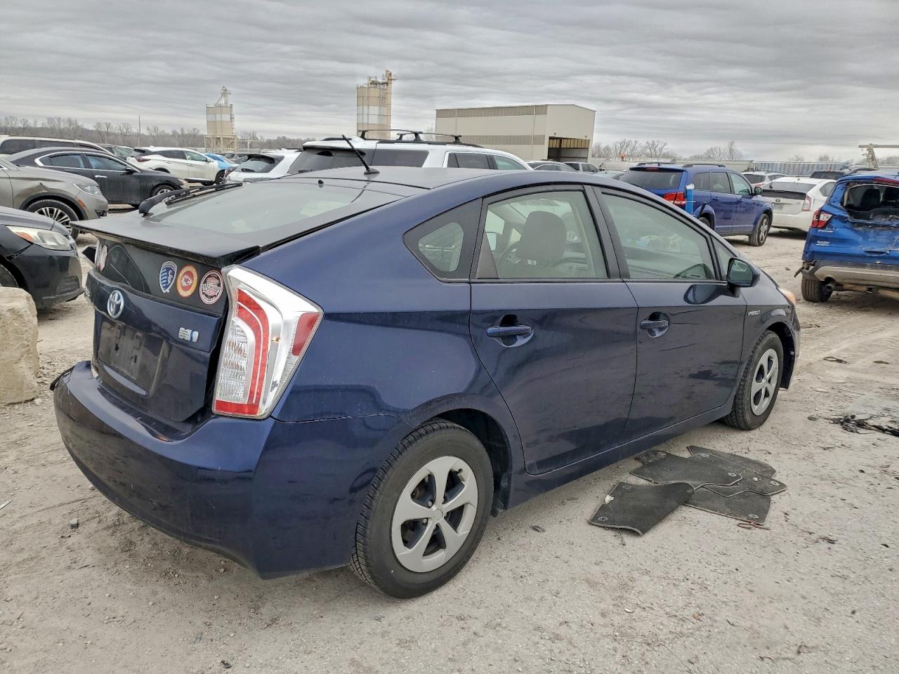 2014 TOYOTA PRIUS photo 3