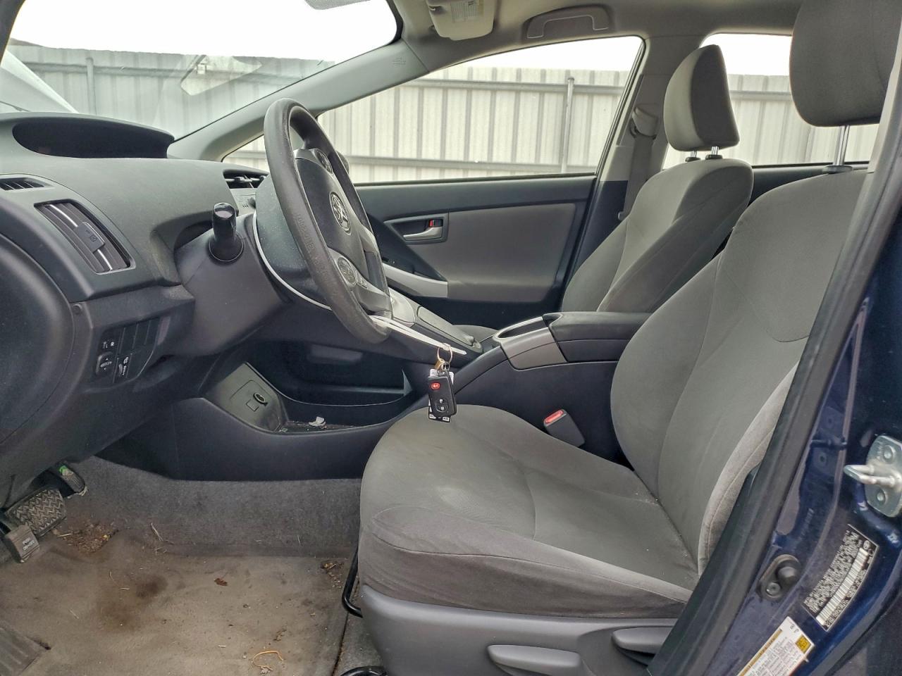 2014 TOYOTA PRIUS photo 7