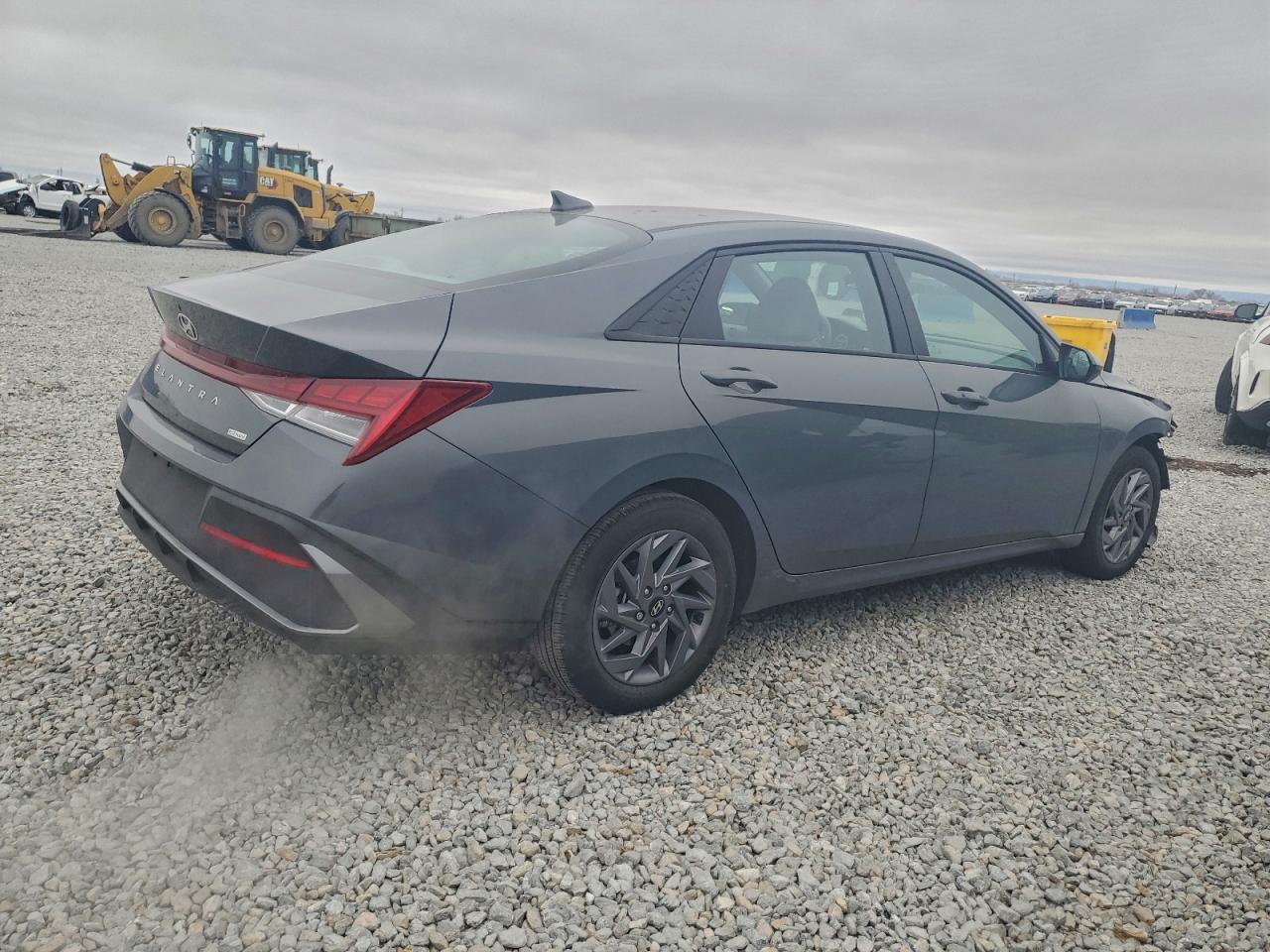 2024 HYUNDAI ELANTRA BLUE photo 5