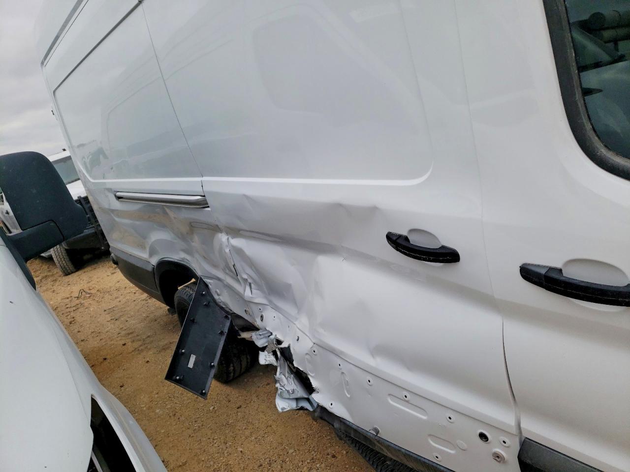 2025 FORD TRANSIT T-250 photo 13