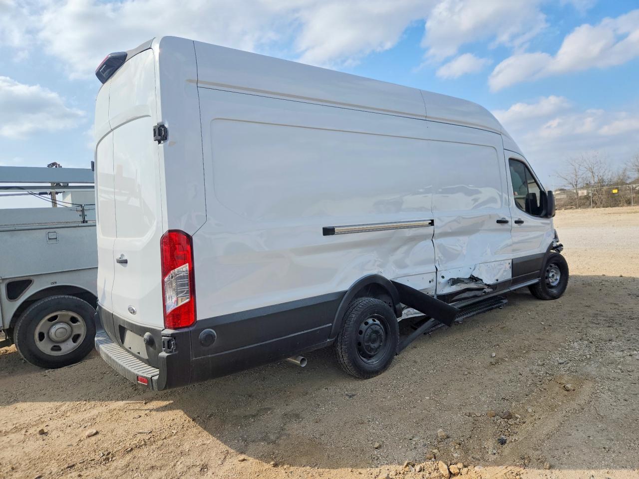 2025 FORD TRANSIT T-250 photo 3