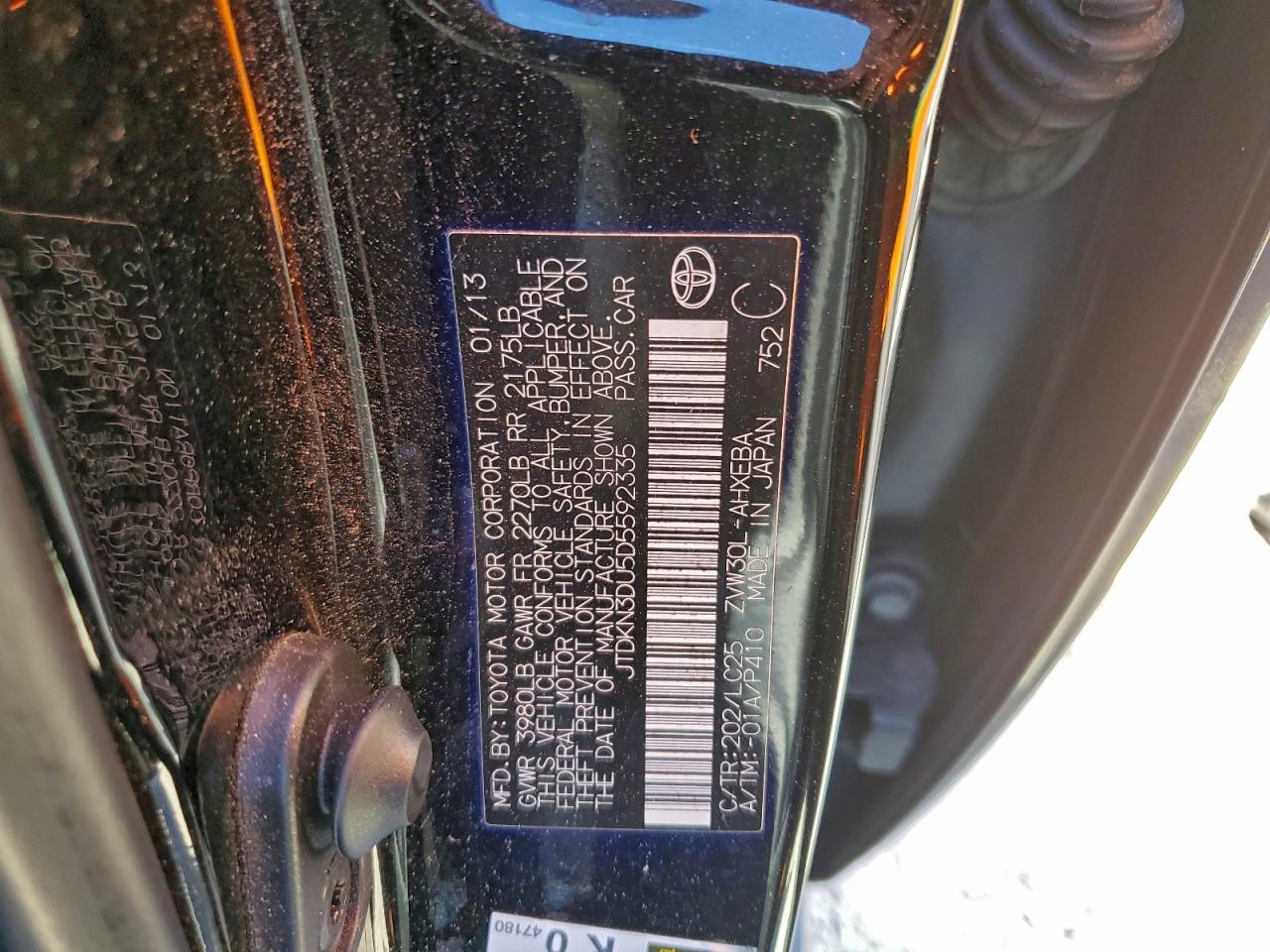 2013 TOYOTA PRIUS photo 25