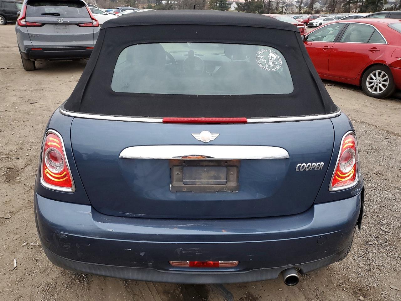 2011 MINI COOPER photo 11