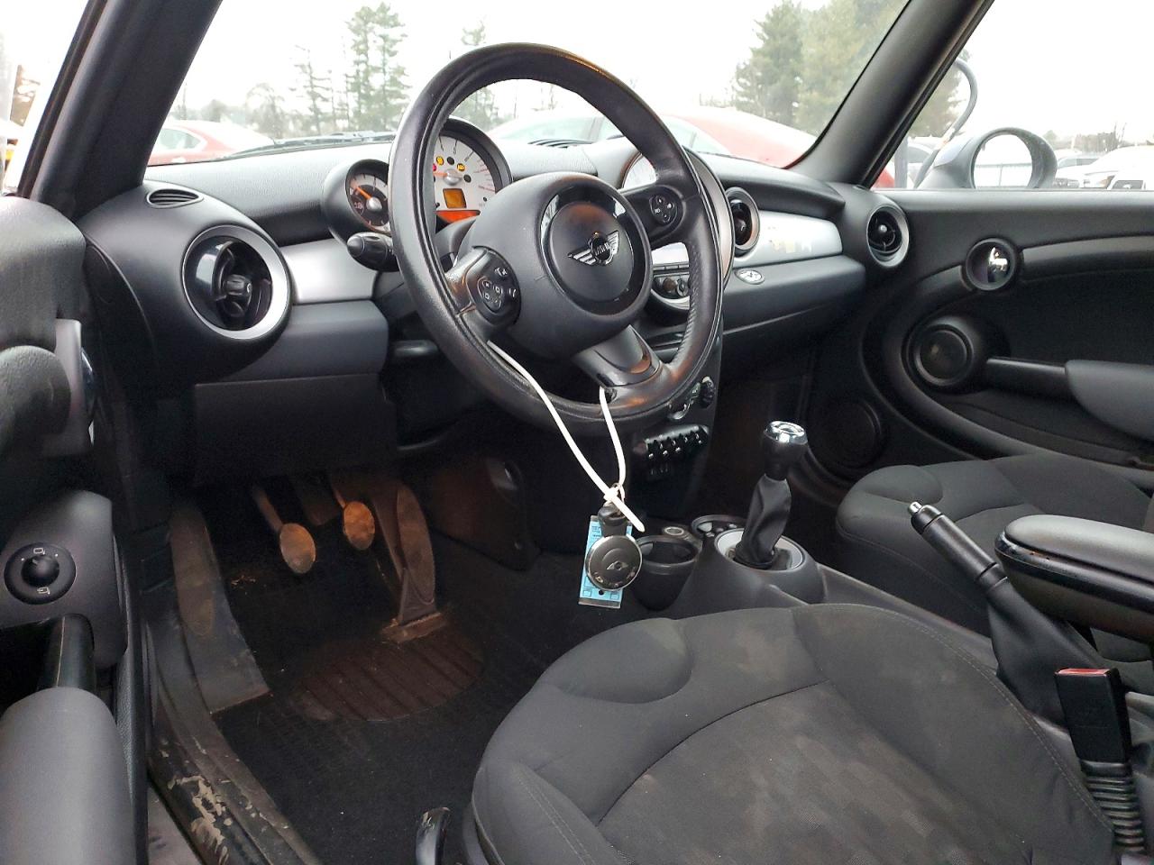 2011 MINI COOPER photo 15