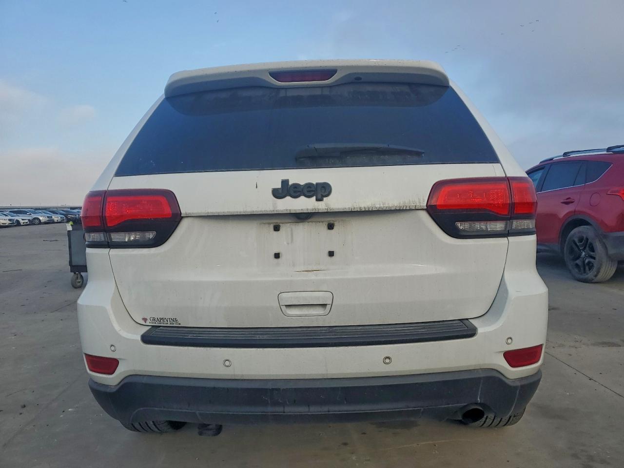 2020 JEEP GRAND CHEROKEE LAREDO photo 6