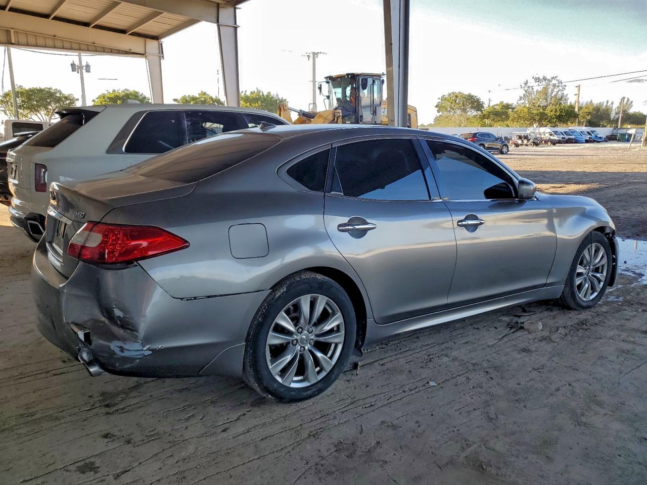 2013 INFINITI M37 photo 3