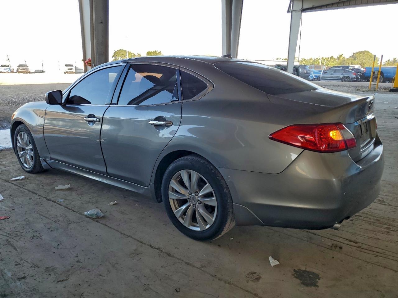 2013 INFINITI M37 photo 2