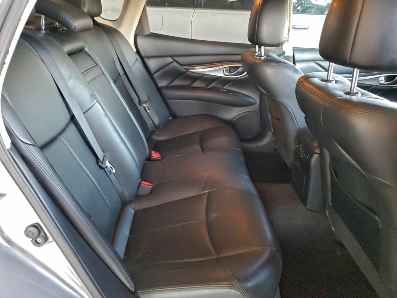 2013 INFINITI M37 photo 10