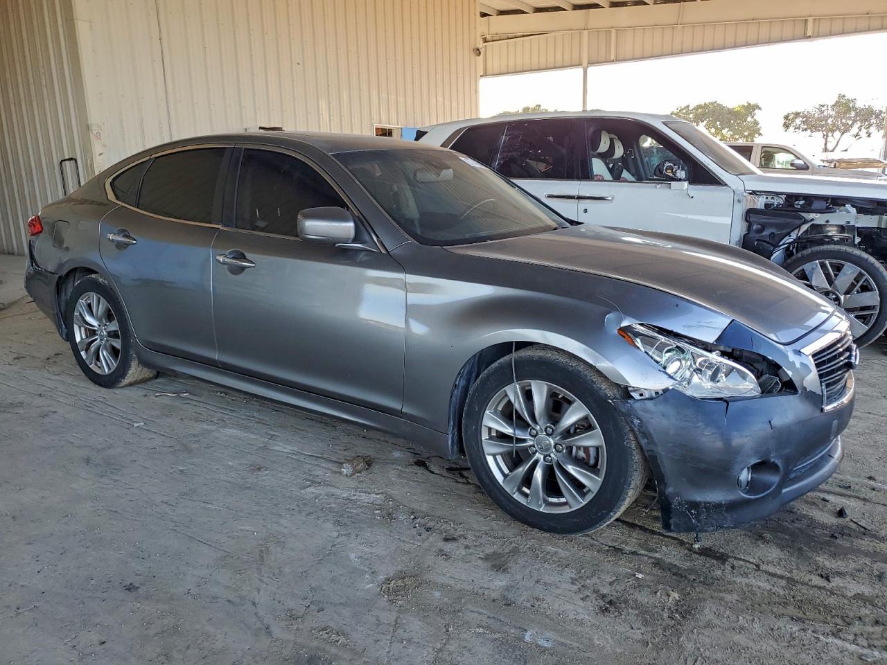 2013 INFINITI M37 photo 4