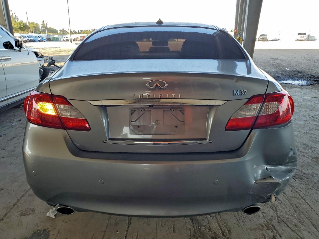 2013 INFINITI M37 photo 6