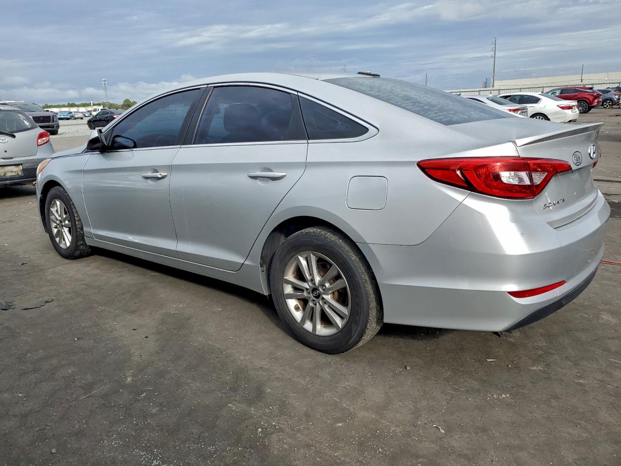 2016 HYUNDAI SONATA SE photo 2