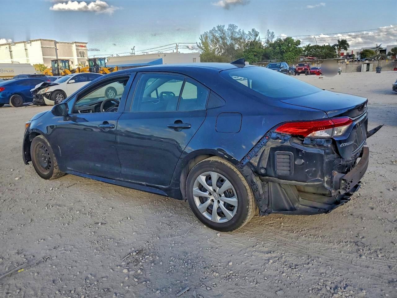 2020 TOYOTA COROLLA LE photo 2