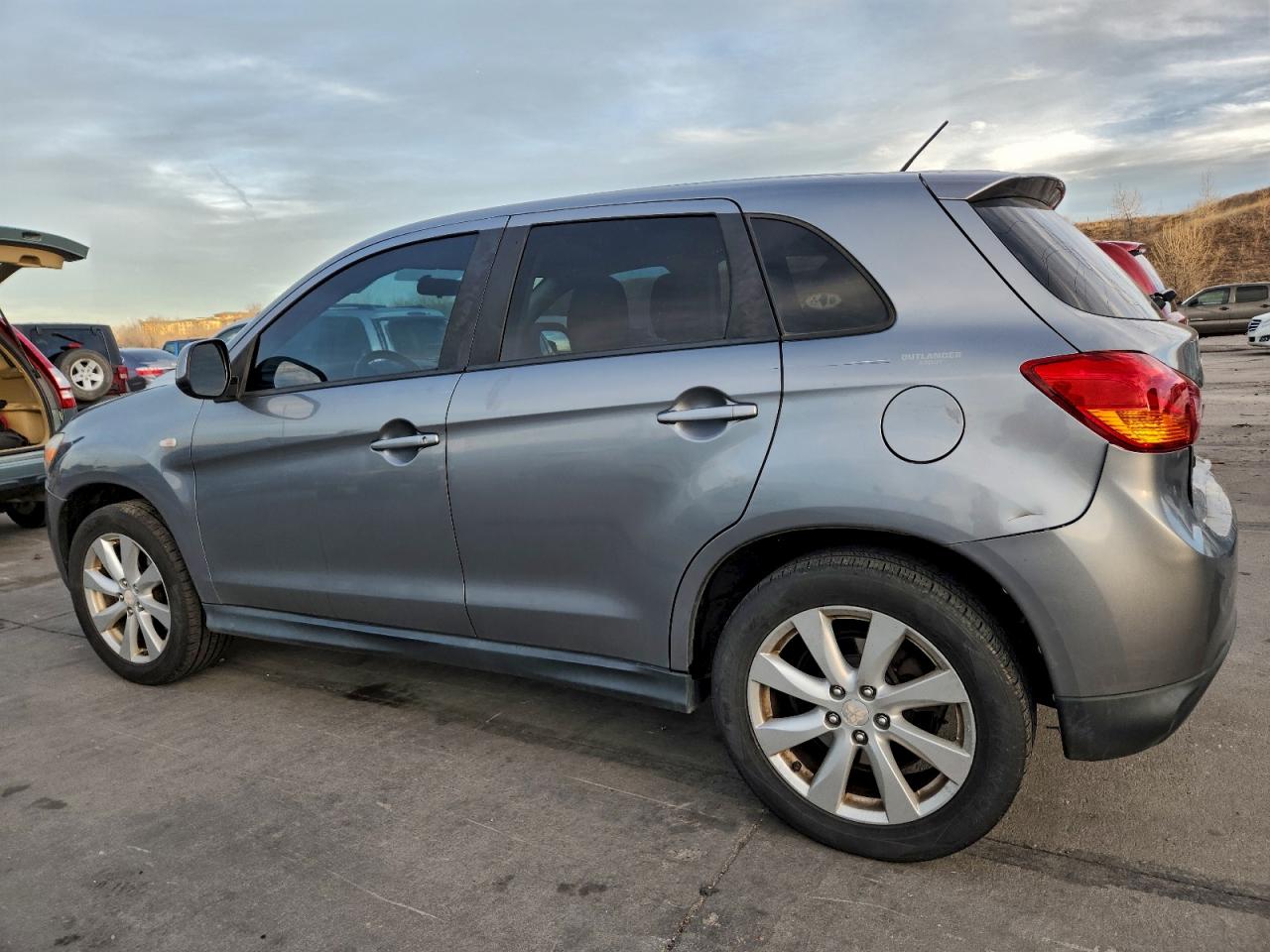 2014 MITSUBISHI OUTLANDER SPORT ES photo 2