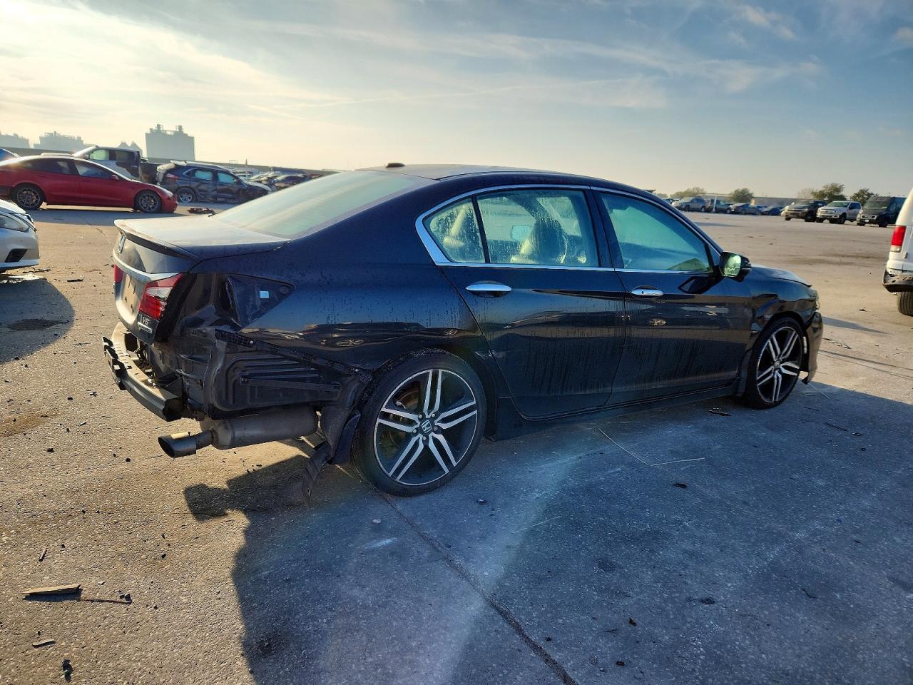 2017 HONDA ACCORD TOURING photo 3