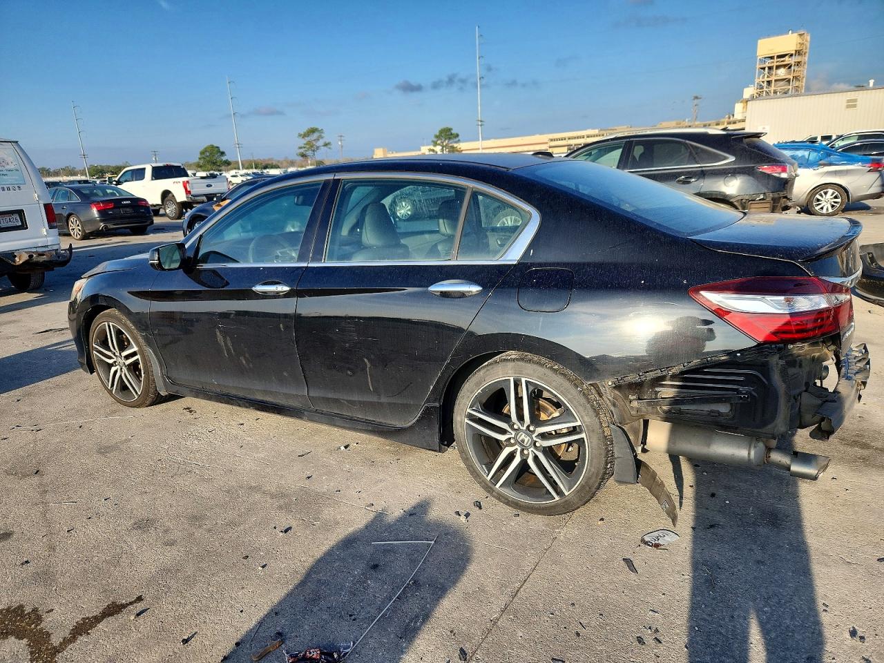 2017 HONDA ACCORD TOURING photo 2