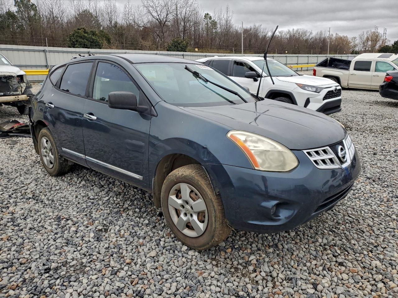 2013 NISSAN ROGUE S photo 4
