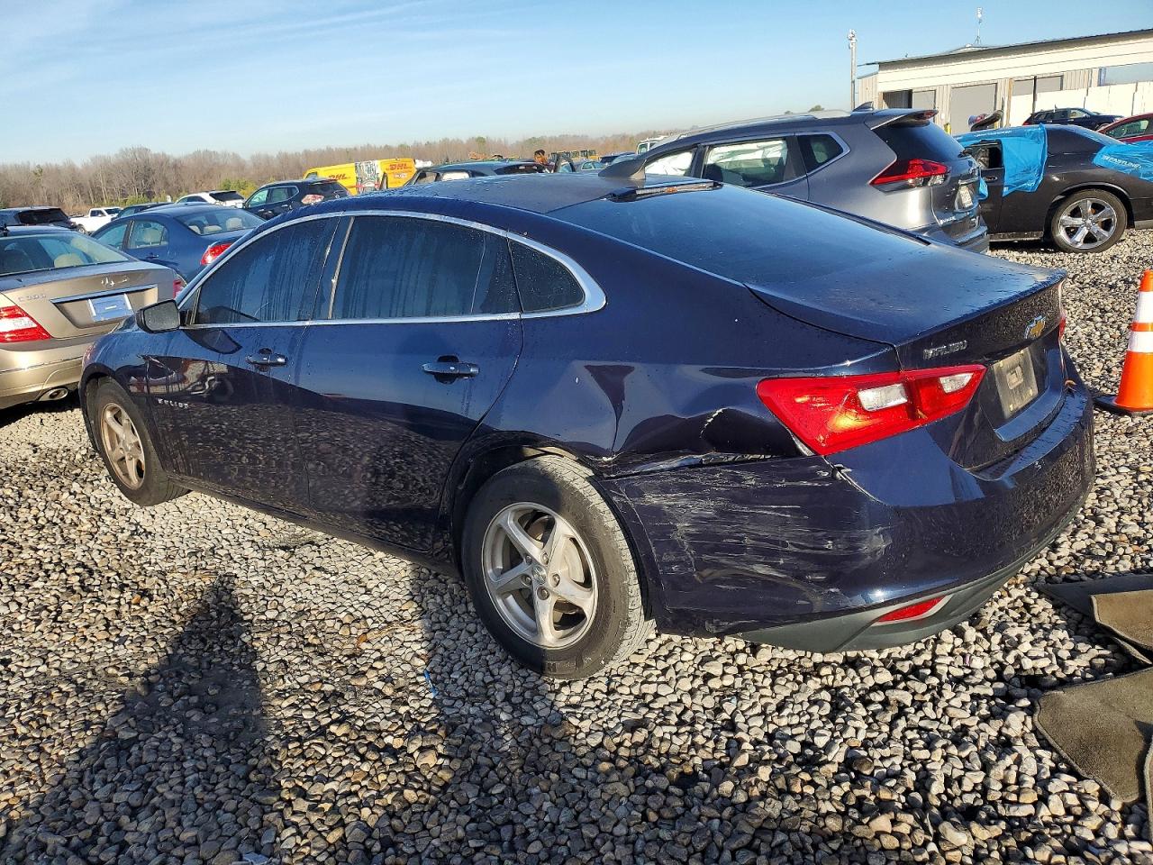 2018 CHEVROLET MALIBU photo 2
