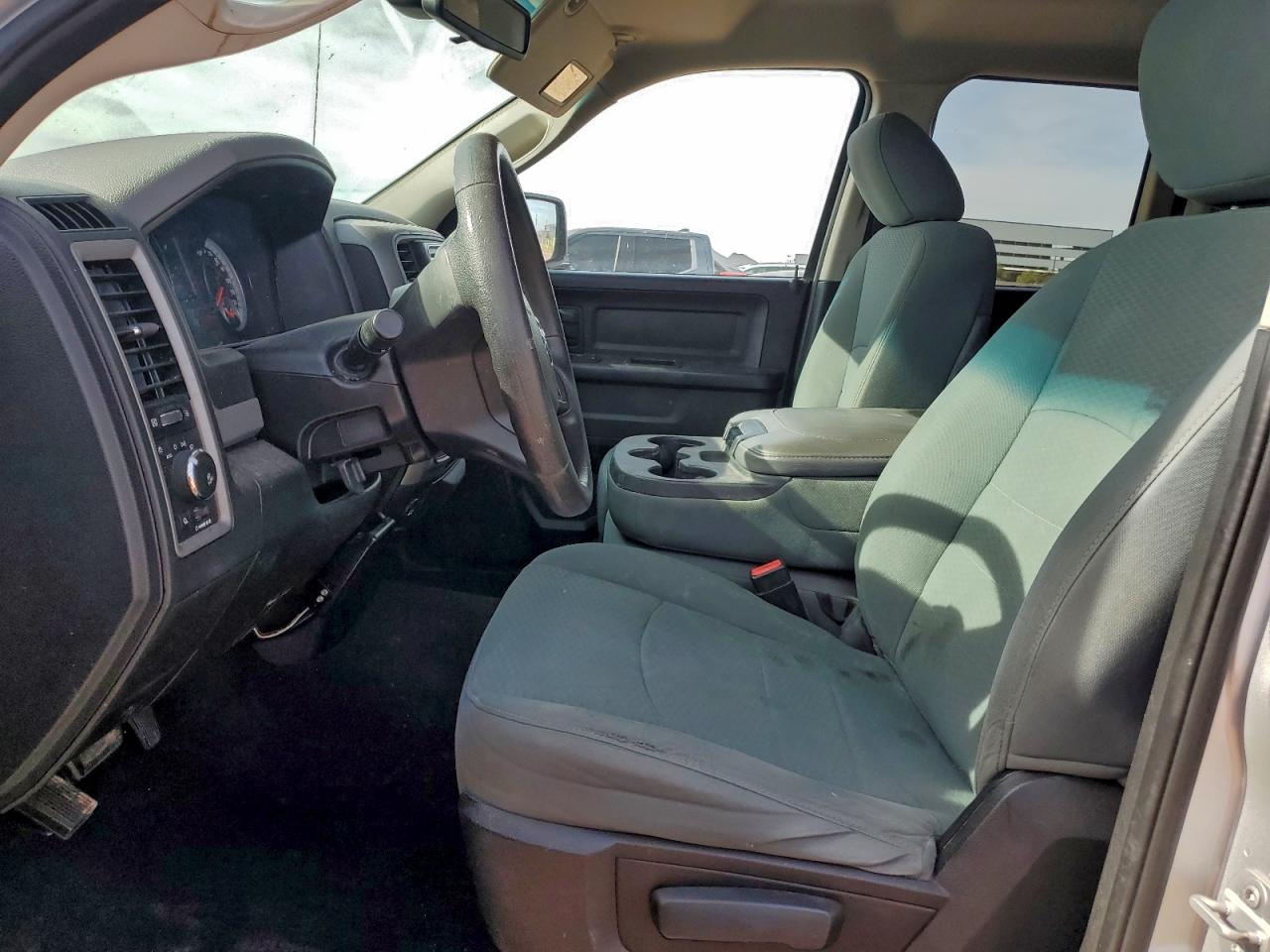 2014 RAM 1500 ST photo 7
