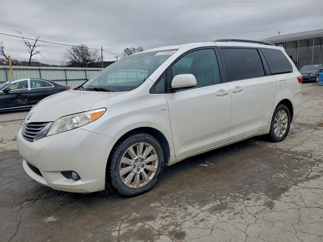 2016 TOYOTA SIENNA