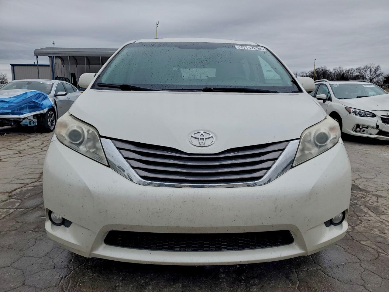 2016 TOYOTA SIENNA XLE photo 13