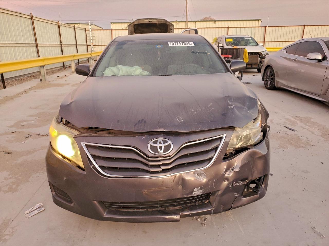 2011 TOYOTA CAMRY BASE photo 5