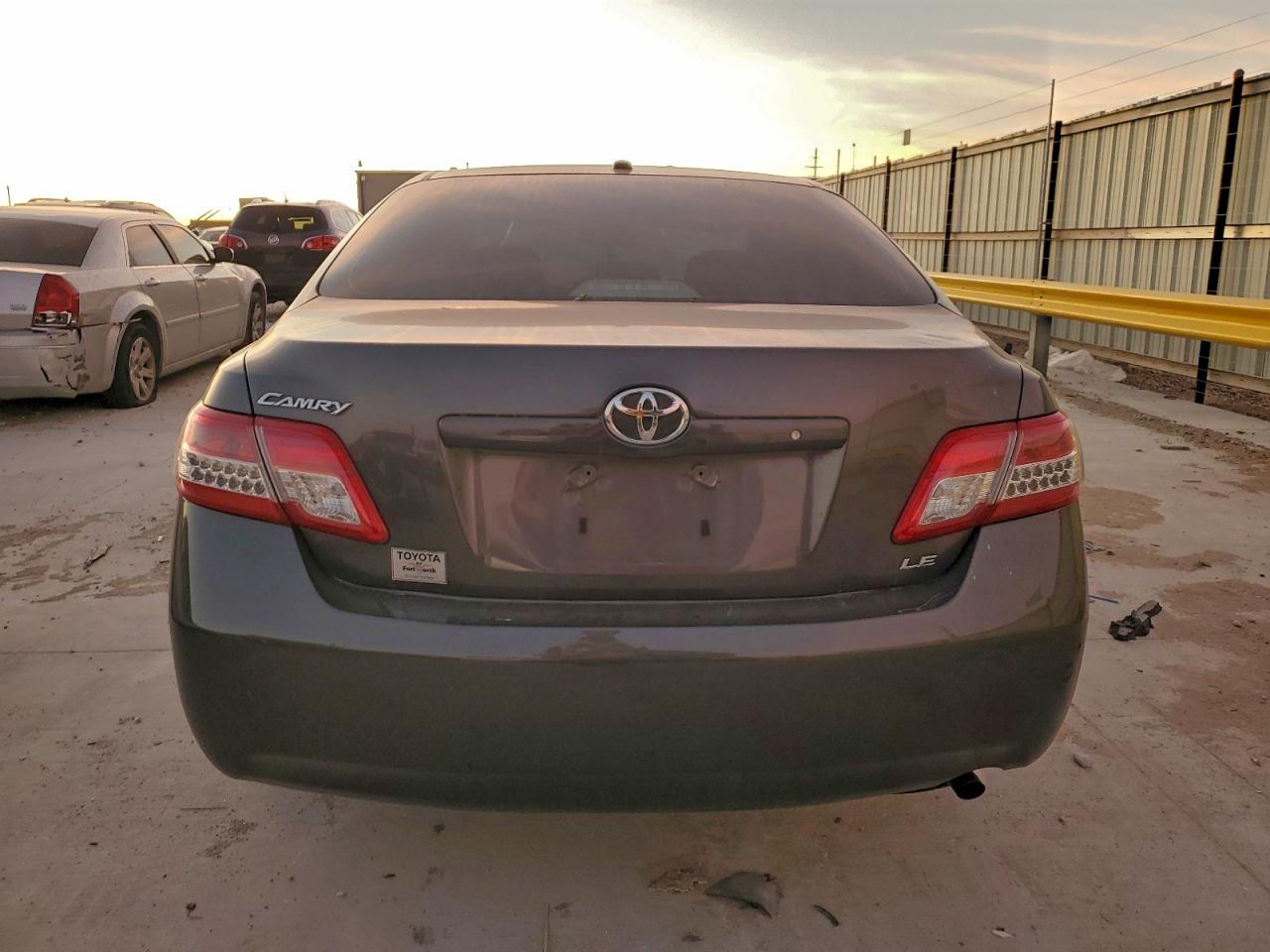 2011 TOYOTA CAMRY BASE photo 6