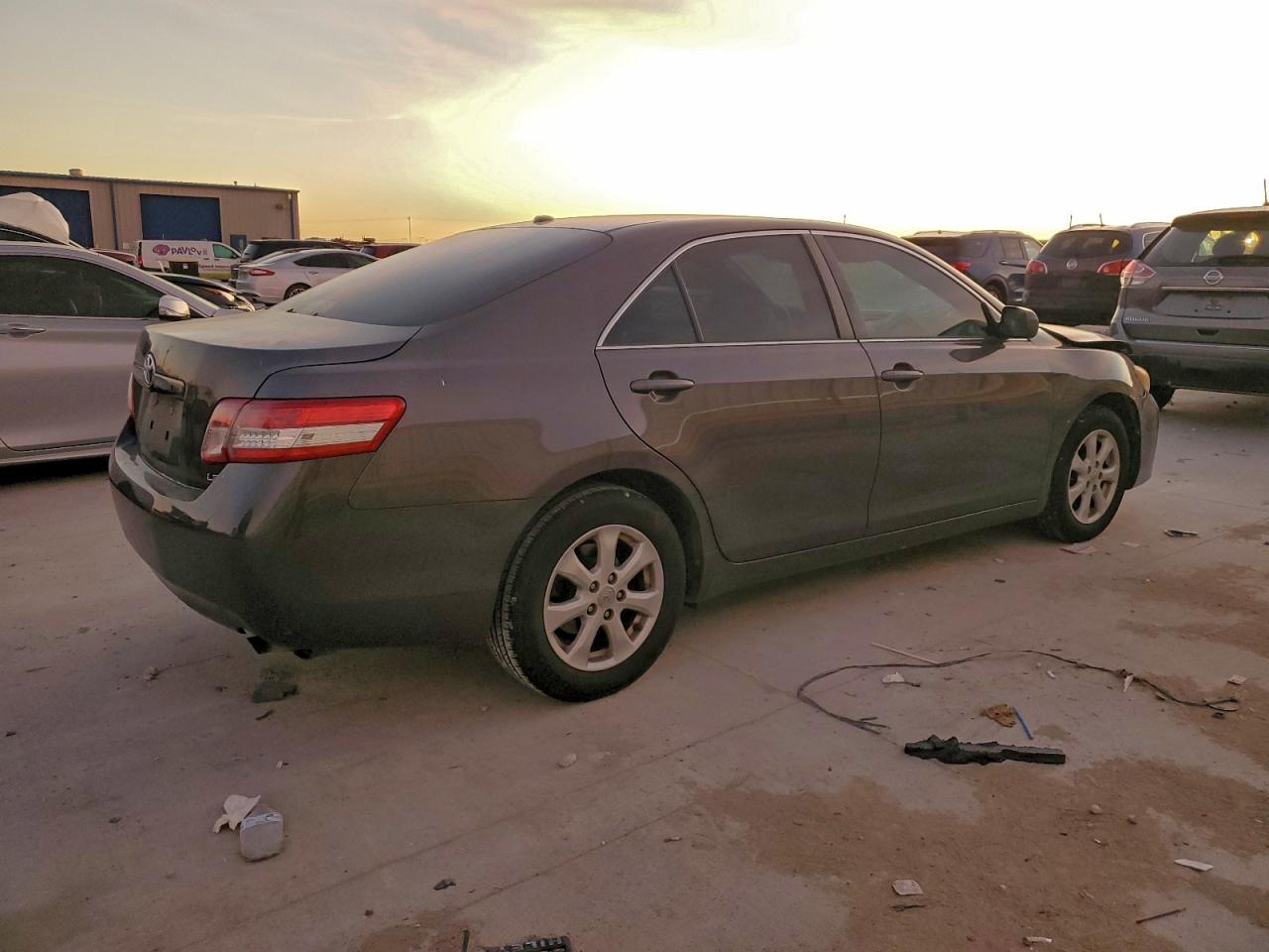 2011 TOYOTA CAMRY BASE photo 3