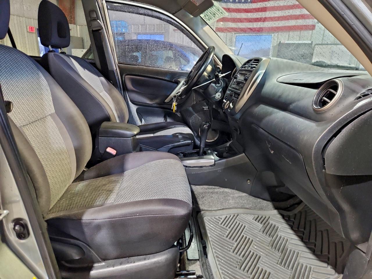 2005 TOYOTA RAV4 photo 13
