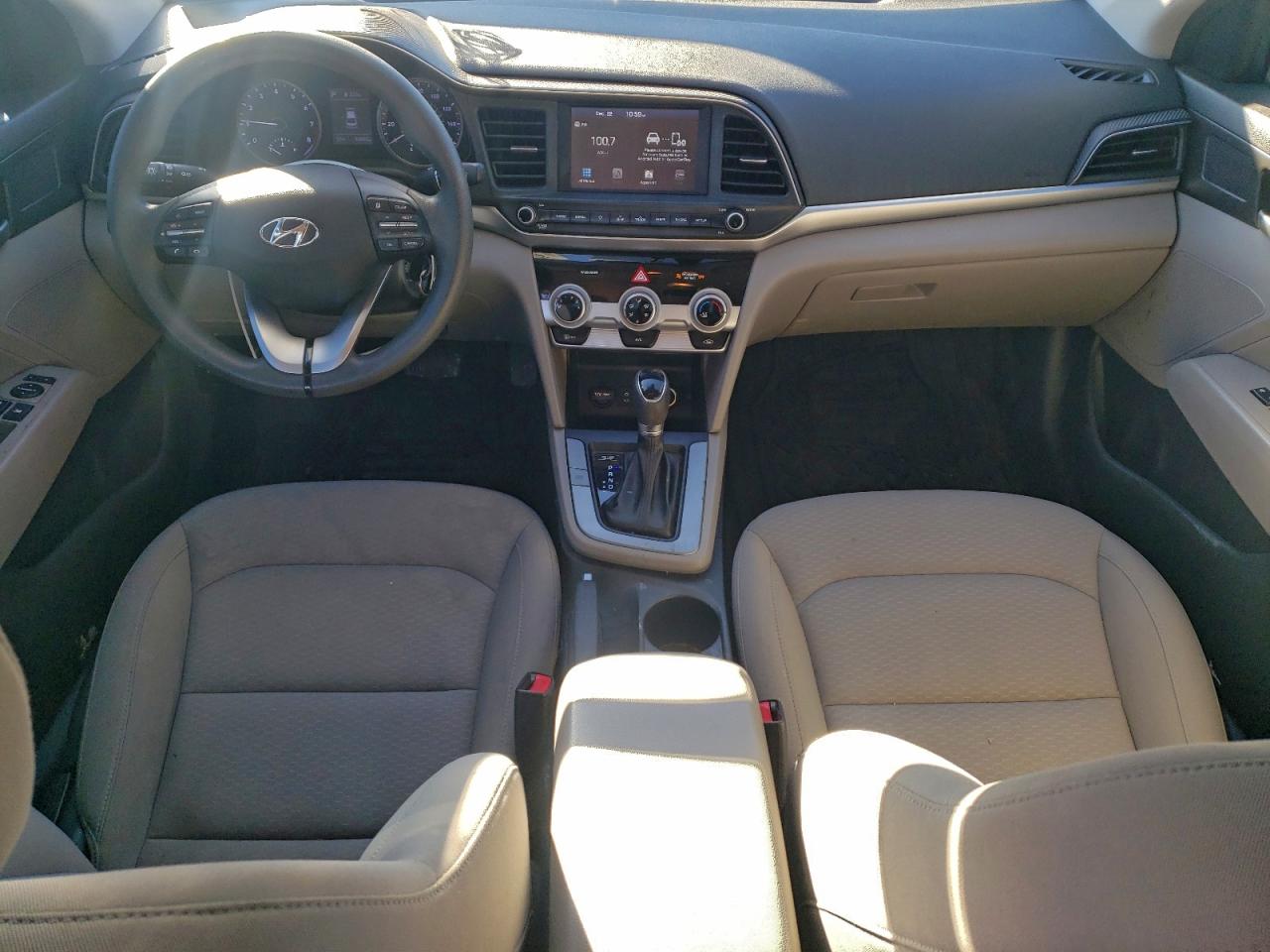 2019 HYUNDAI ELANTRA SEL photo 8