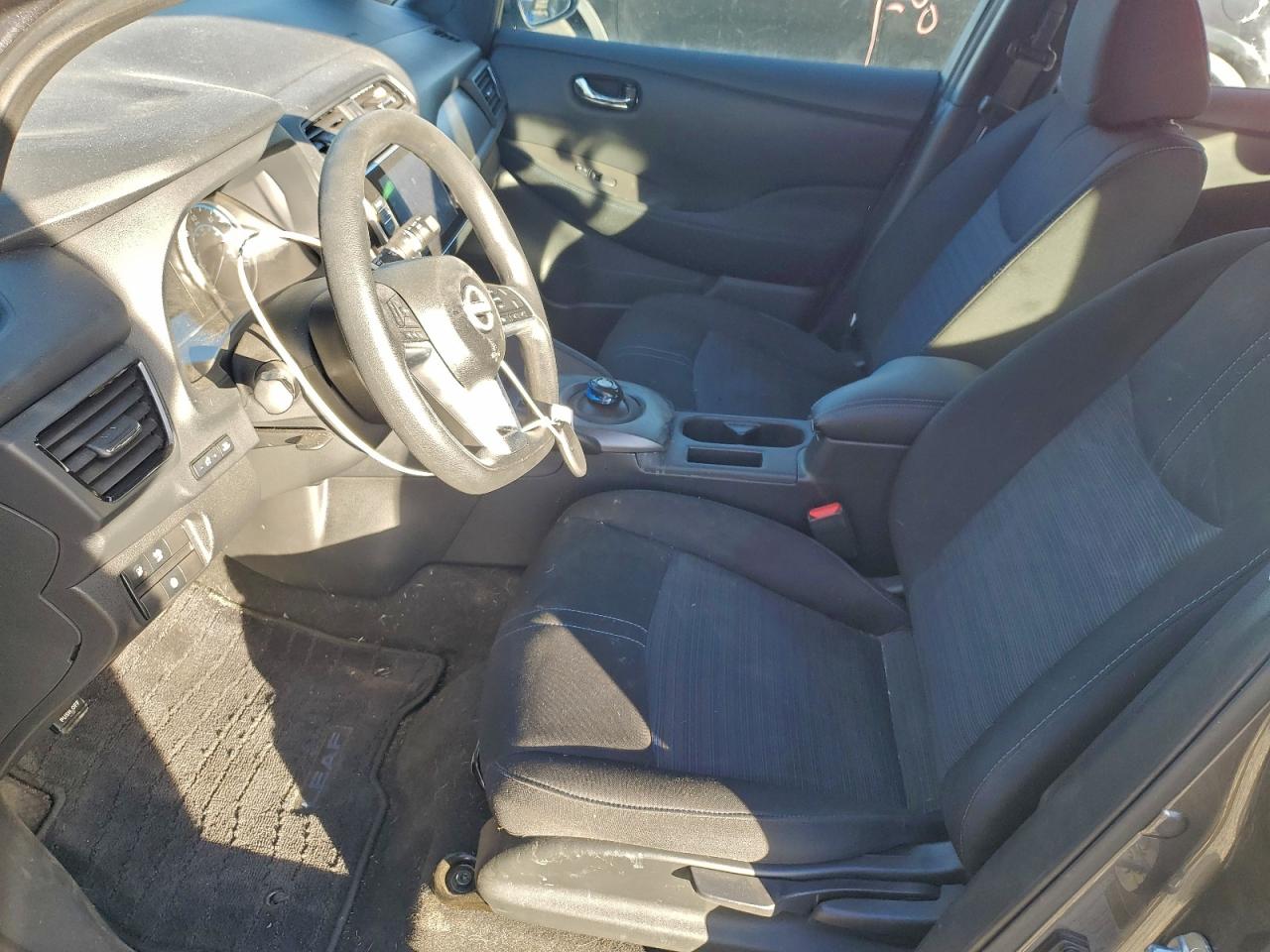 2025 NISSAN LEAF S photo 7