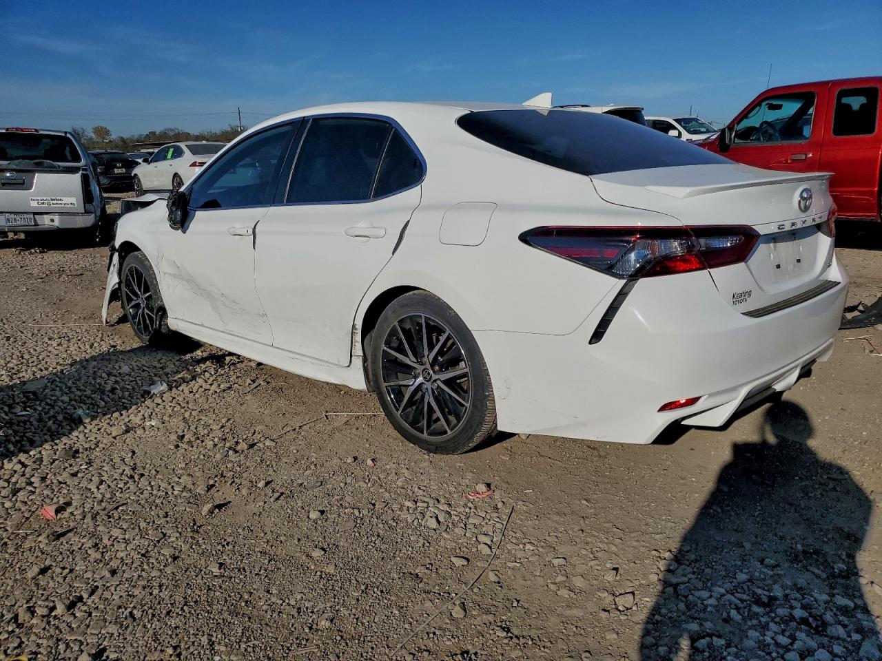 2022 TOYOTA CAMRY SE photo 2