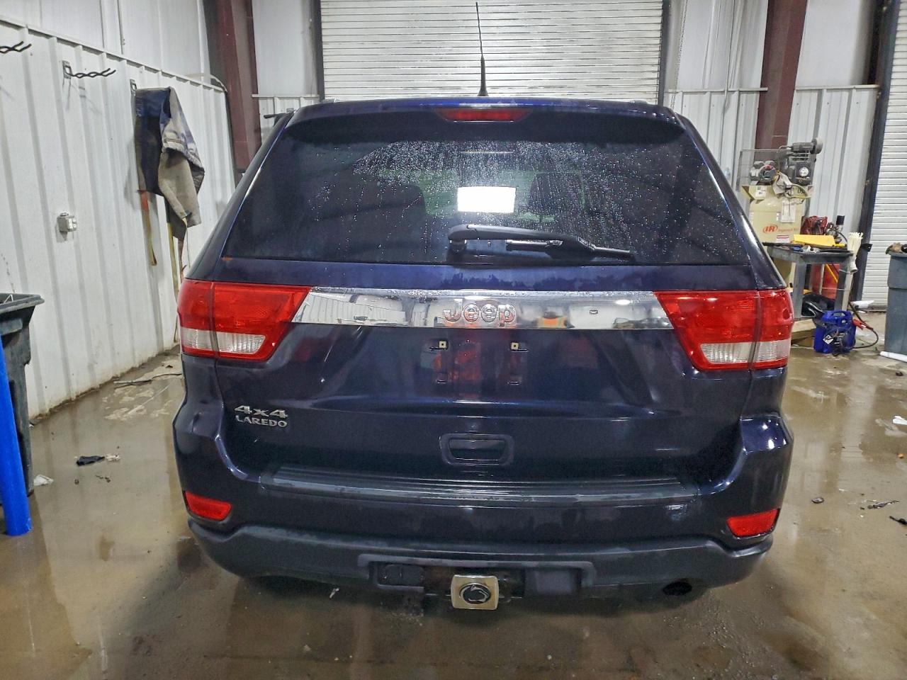 2011 JEEP GRAND CHEROKEE LAREDO photo 6