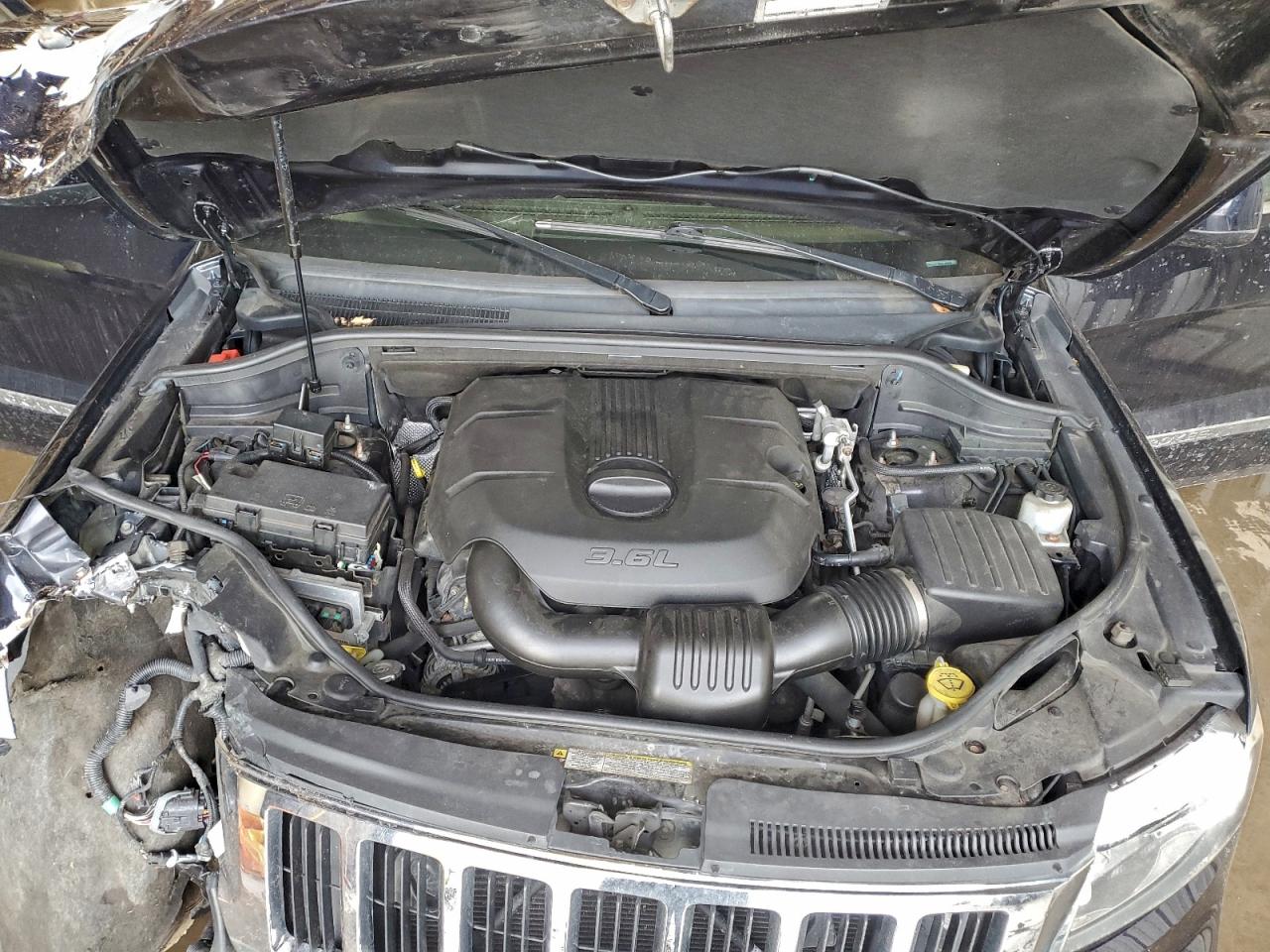 2011 JEEP GRAND CHEROKEE LAREDO photo 12