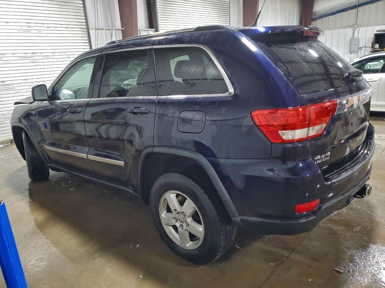2011 JEEP GRAND CHEROKEE LAREDO photo 2